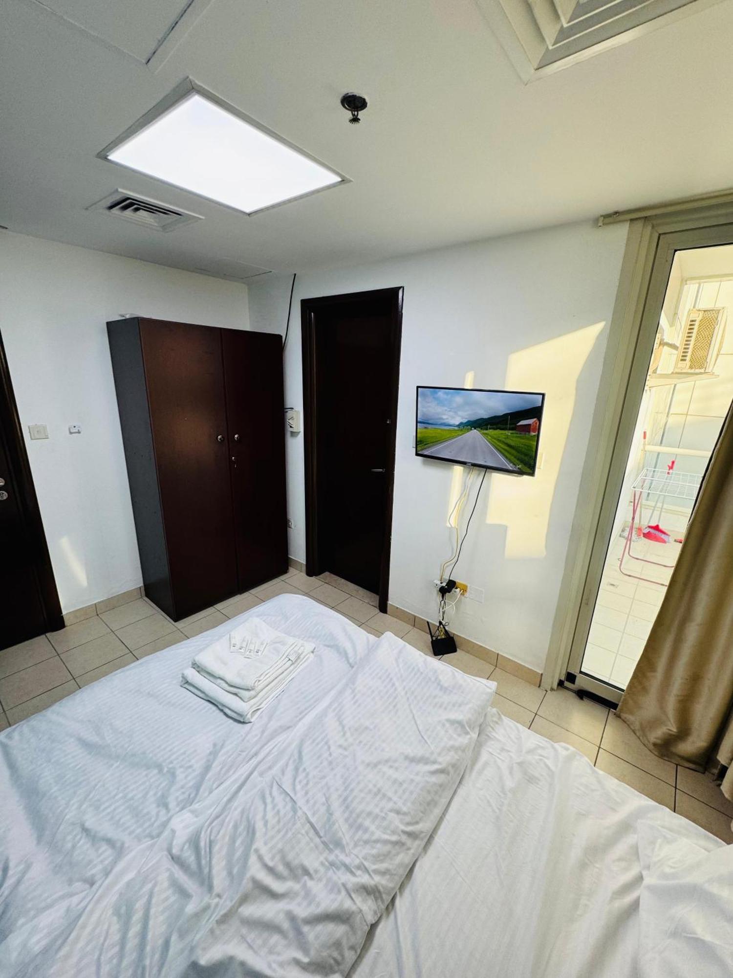 Charming Bath Inside & Balcony Проживание в семье *